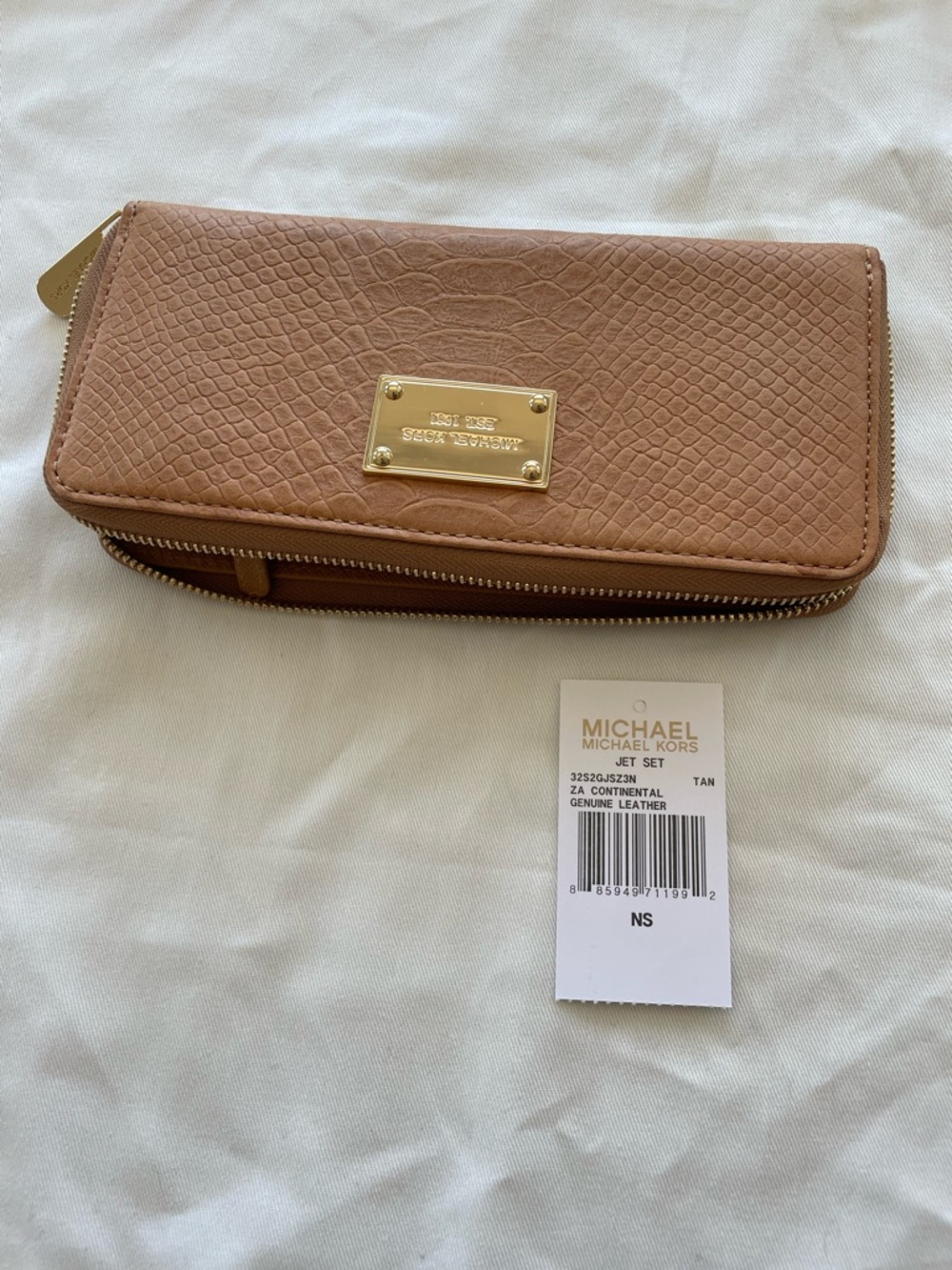 Michael Kors Tan Textured Jet Set Continental Wallet with Gold Plaque